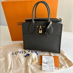 Brand New Louis Vuitton City Steamer MM. Never used. Limited ed. 2019 color Gris